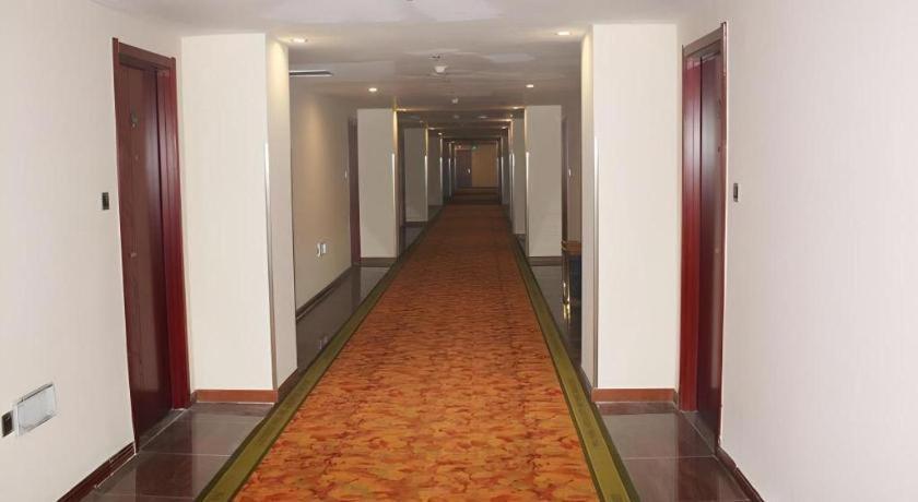 Greentree Inn Jining Yanzhou Jiuzhou Fangyuan Business Hotel Bagian luar foto