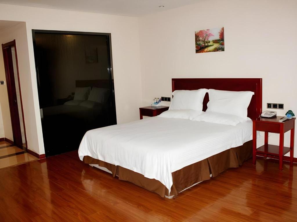 Greentree Inn Jining Yanzhou Jiuzhou Fangyuan Business Hotel Bagian luar foto